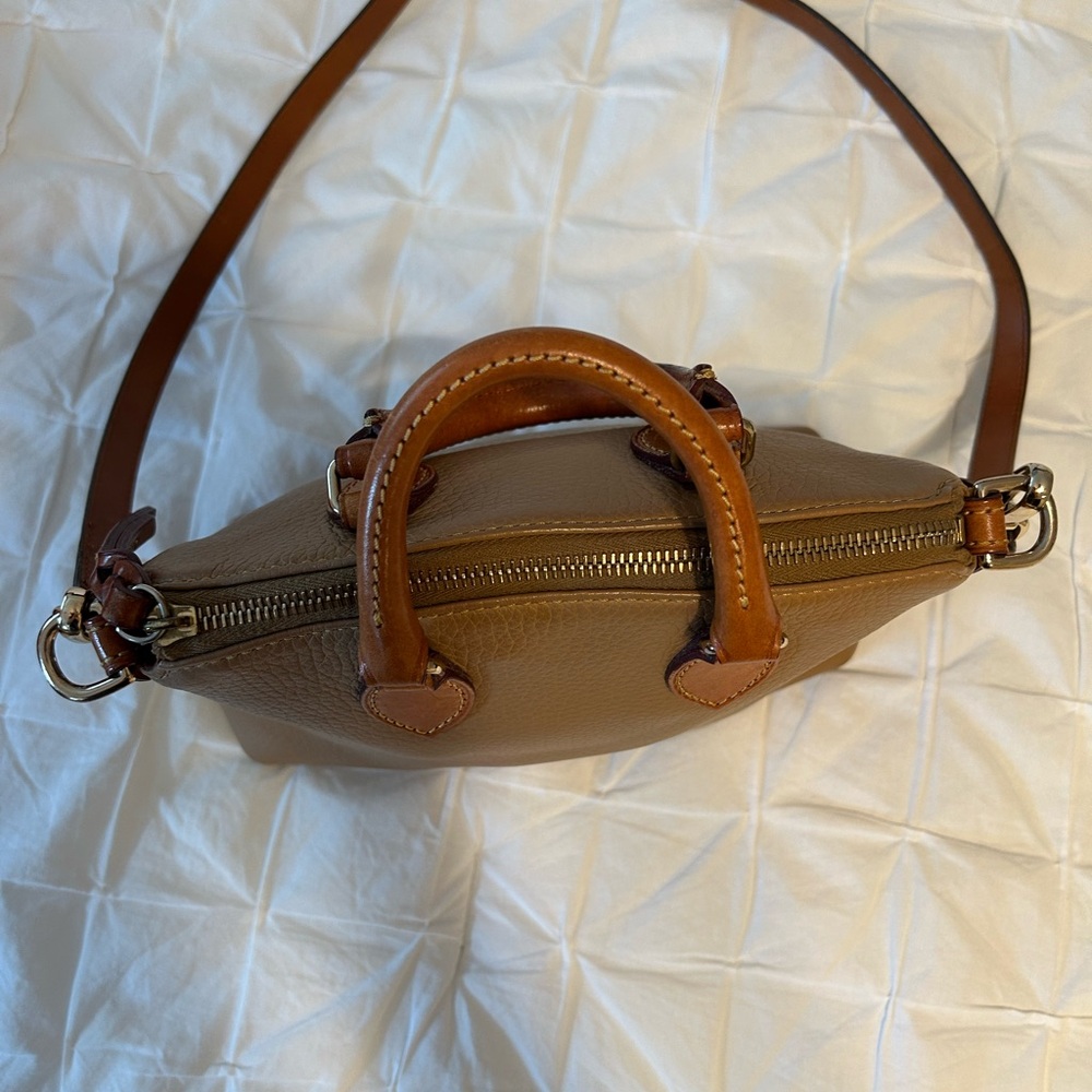 Dooney & Bourke Pebble Grain Small Zip Satchel Tan Leather w/ Strap - Picture 4 of 14